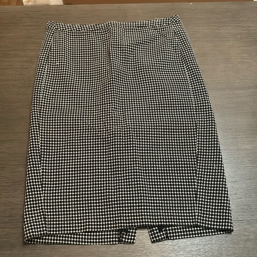 Black and white pencil skirt